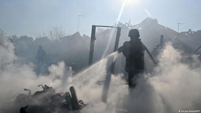 Атаки РФ: у Луцьку горів ТРЦ, на Львівщині пошкоджені будинки