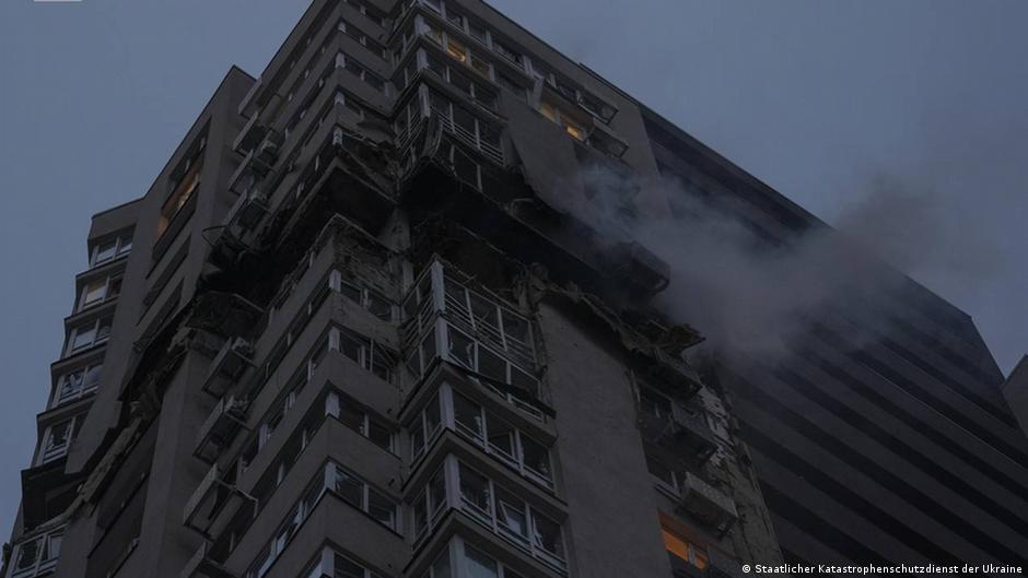 У Києві російський дрон поцілив у багатоповерхівку, двоє загиблих